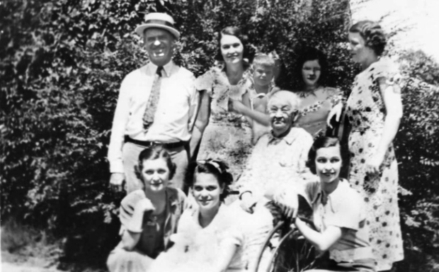 226 Suffolk Oak Cliff, Dallas Summer 1936 Back L to R Sam, Netta, Bill, Florence, Eunice Front L to R Iola, Nita, Rosa, Opal
