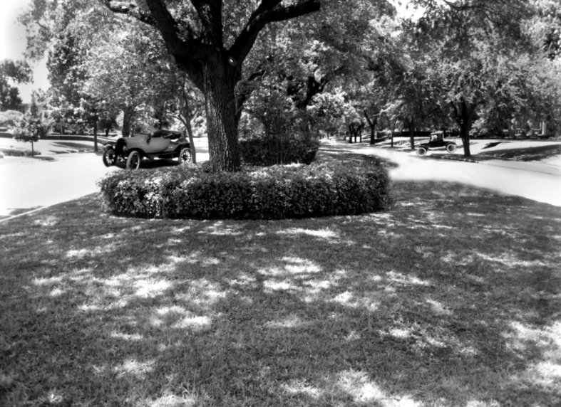 The esplanades on Swiss and Munger offered shade.